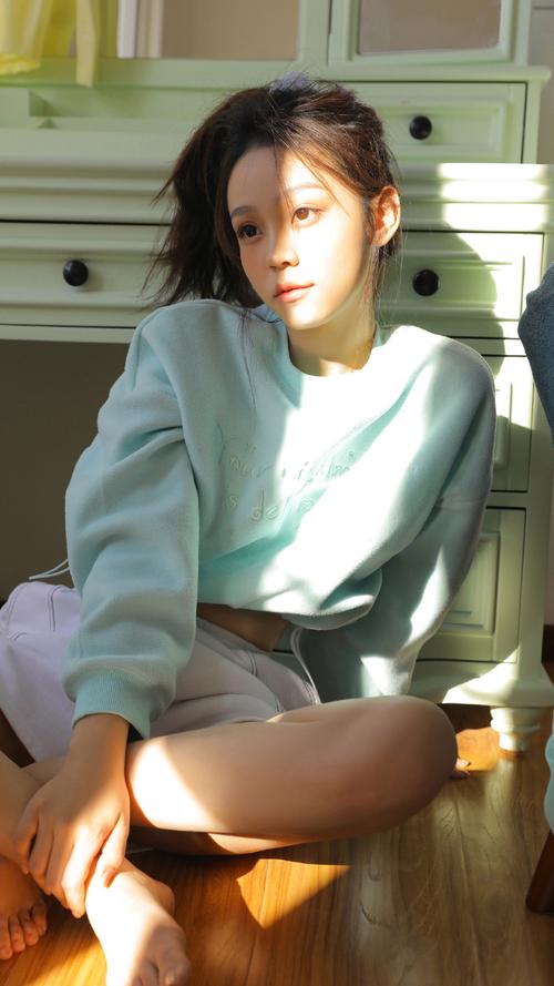 90女孩戴避孕套的图
